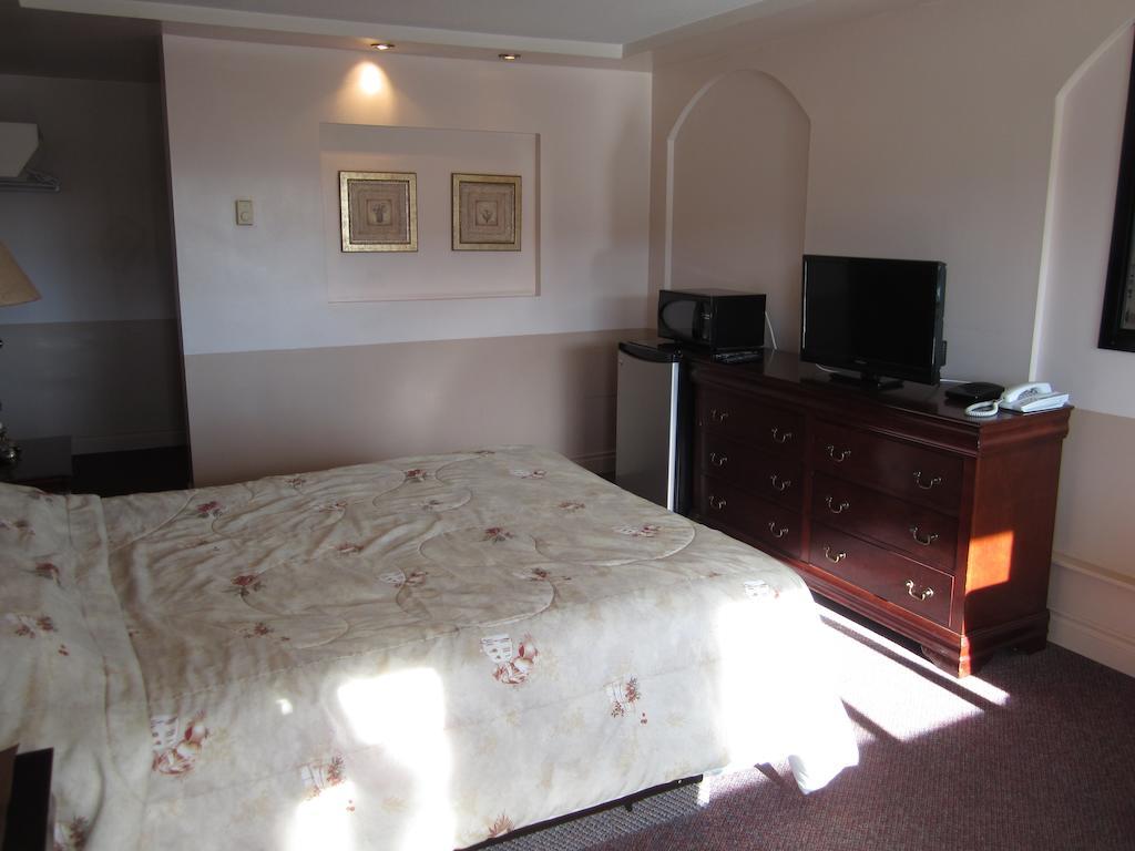 Traveller'S Inn Dawson Creek Exterior foto