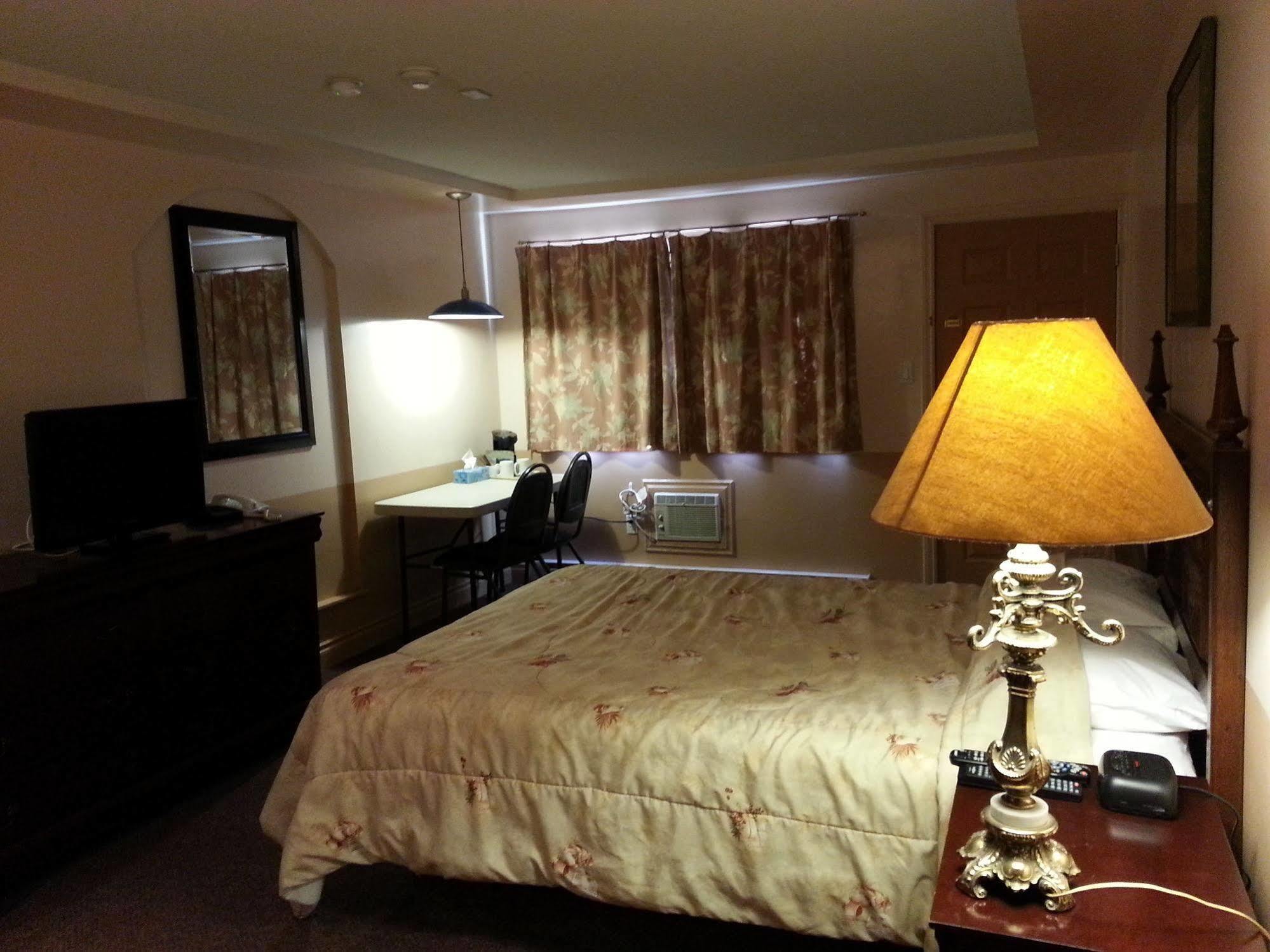 Traveller'S Inn Dawson Creek Exterior foto