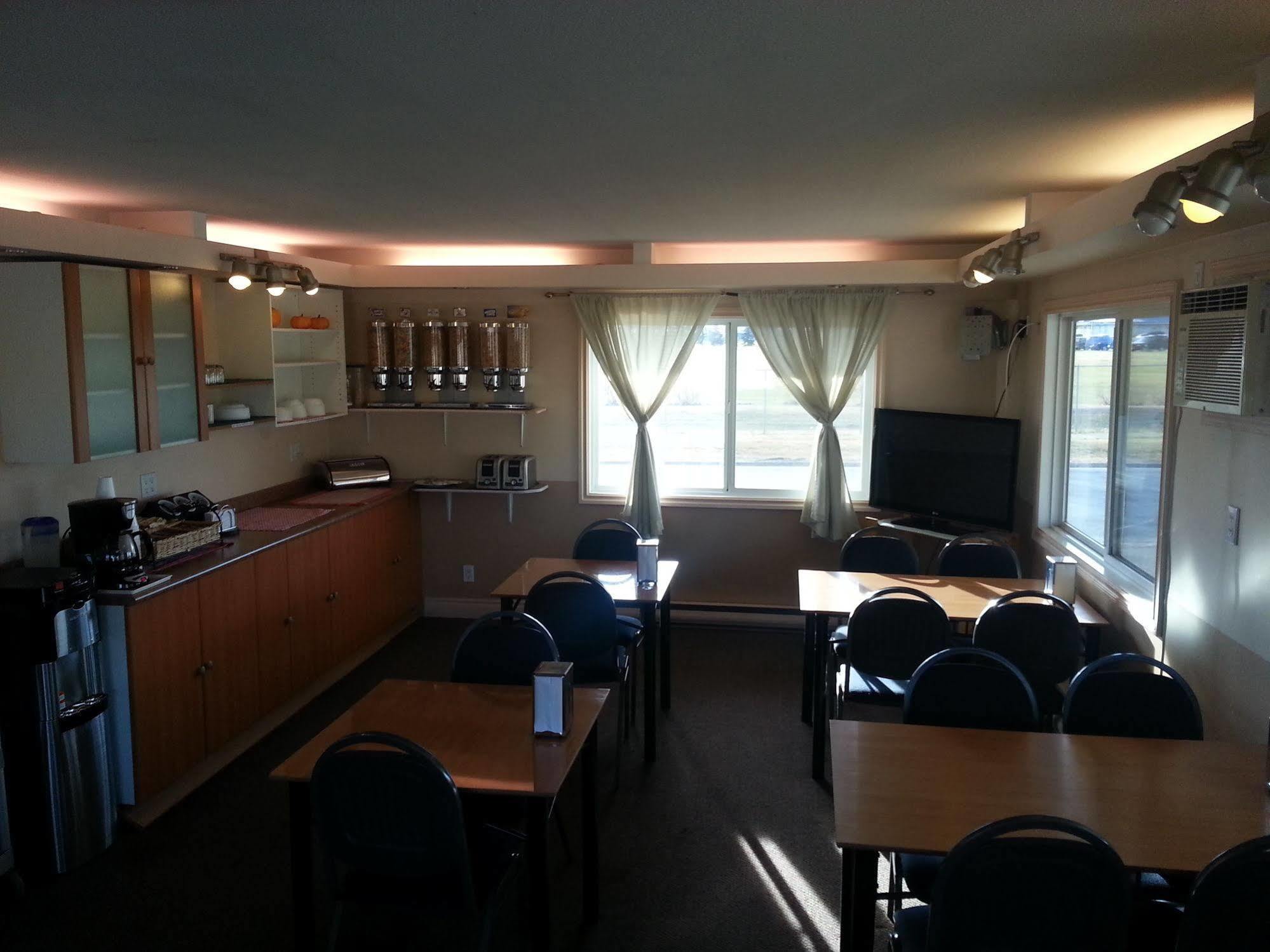 Traveller'S Inn Dawson Creek Exterior foto